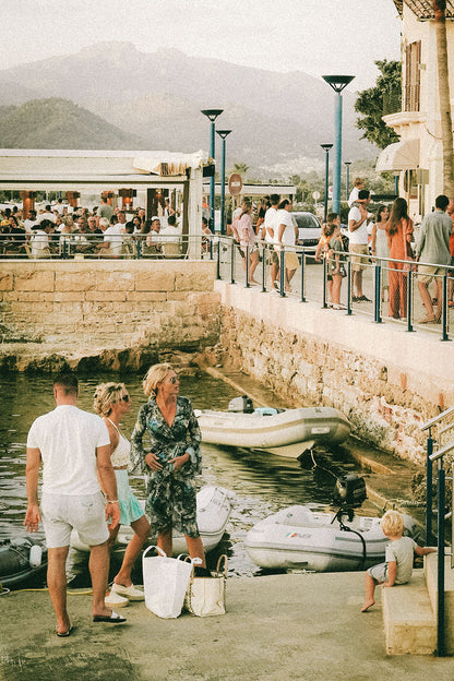 TRAFFIC JAM ON THE PROMENADE